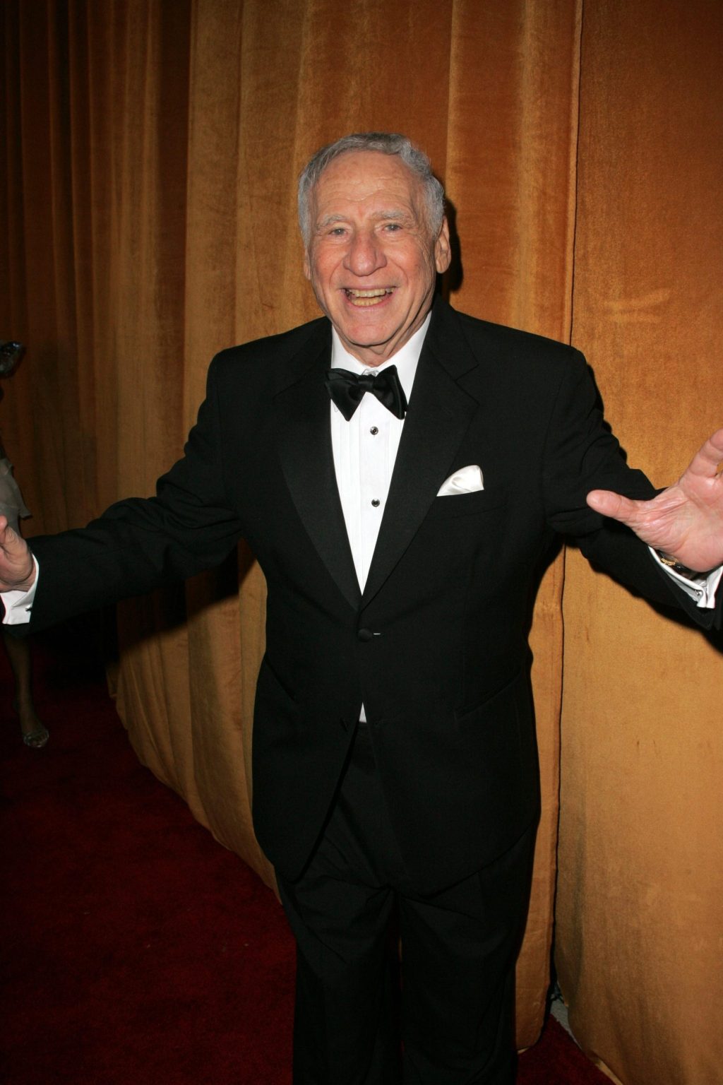 20 Living Actors Over The Age of 80 - Hood MWR