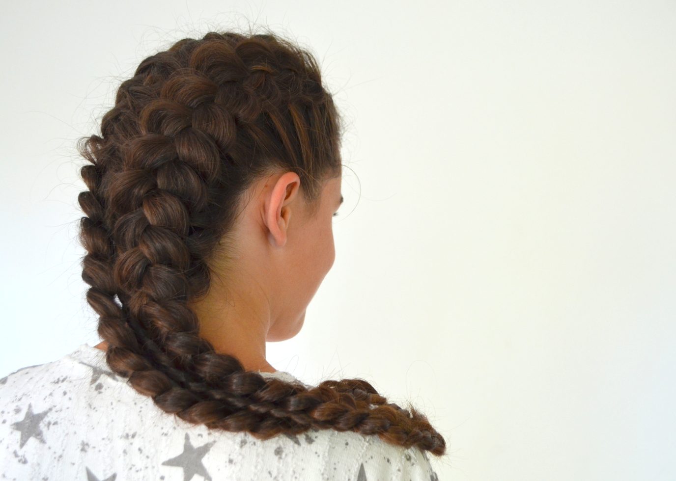 Get A Trendy Look With These Fishtail Hairstyle - K4 Fashion