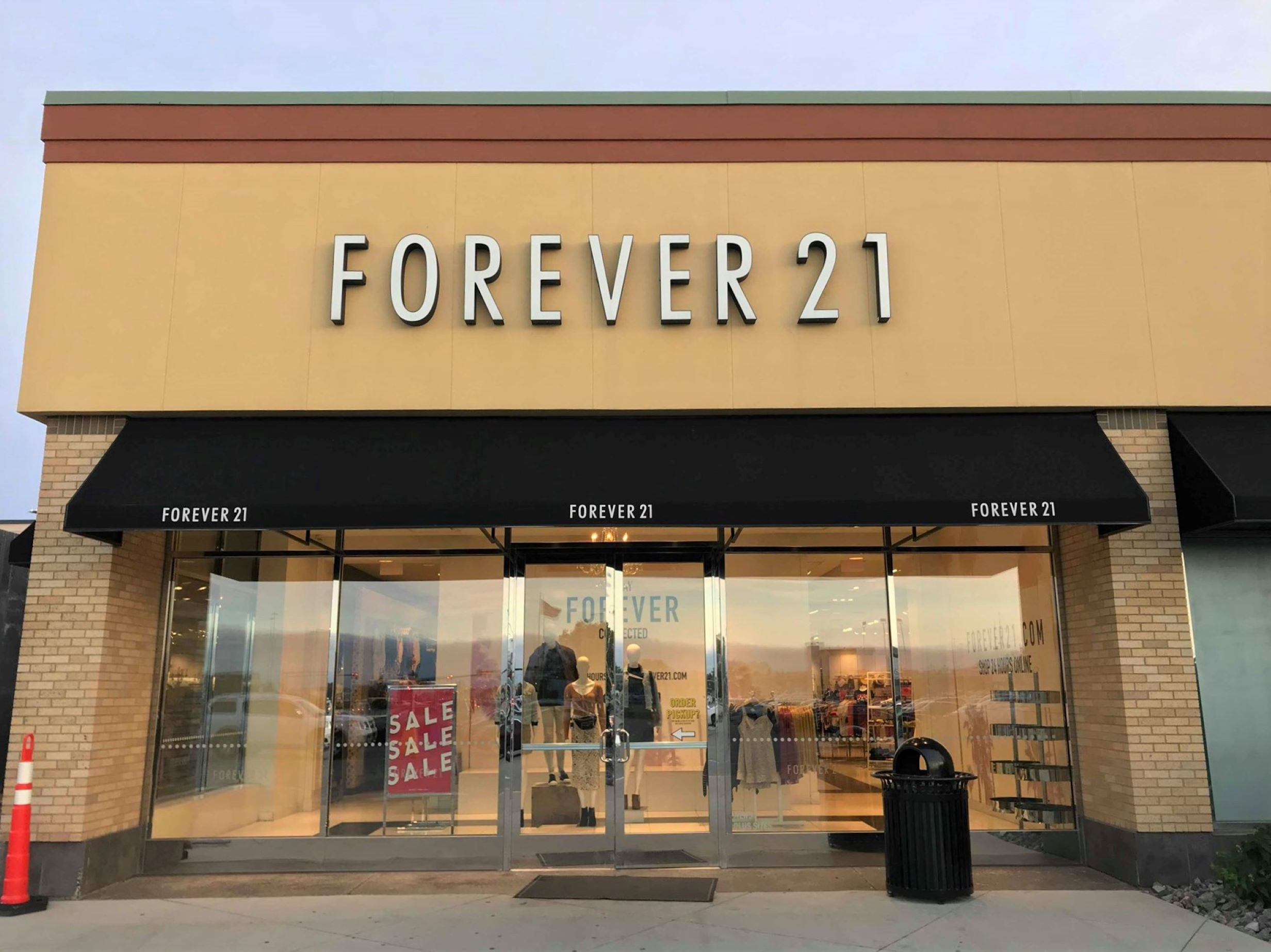 Forever 21 American fashion store