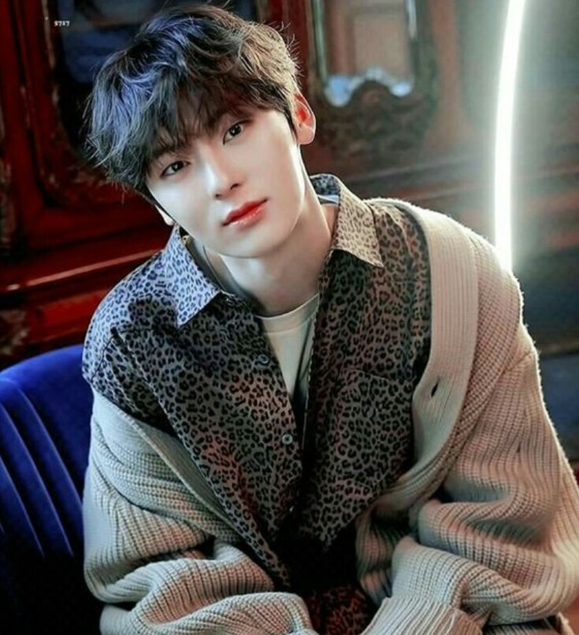 Hwang Minhyun 