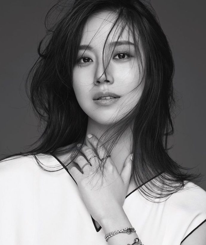 Rising star Lim Ji-Yeon from 'The Glory' decorates Vogue Korea February  issue