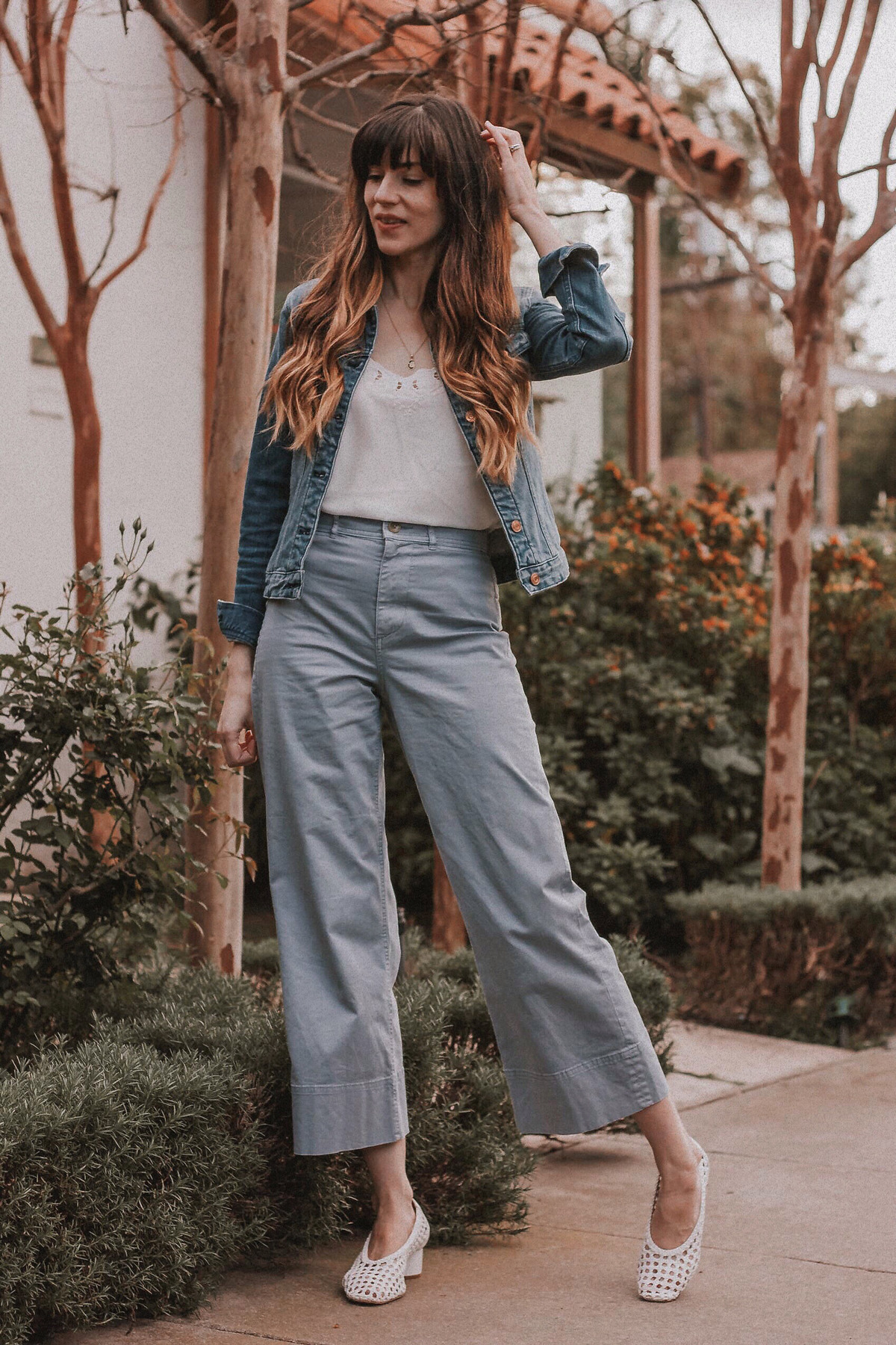 Loose Gray Wide Leg Pants With A Denim Jacket For Women
