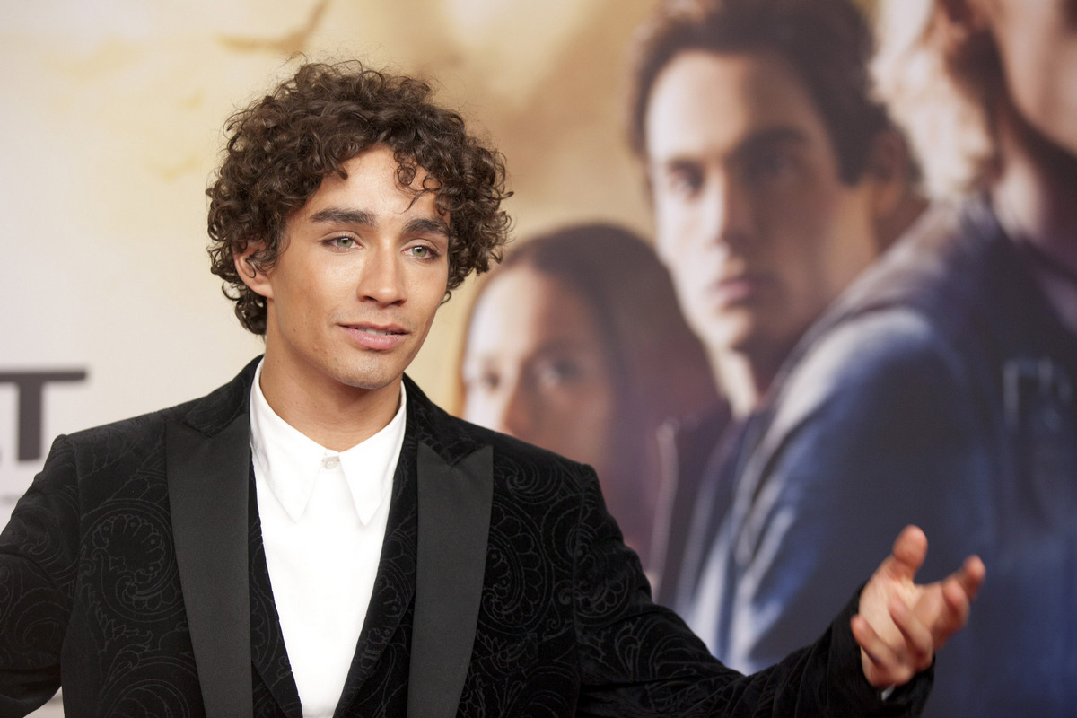 Robert Sheehan