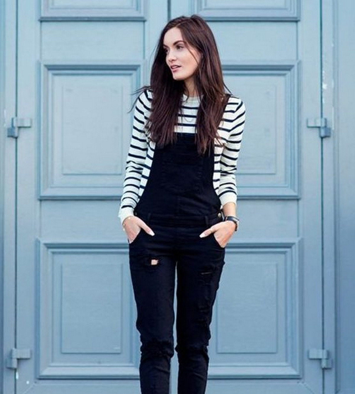 Long-Sleeve Striped T-Shirt With Black Body-Hugging Overalls