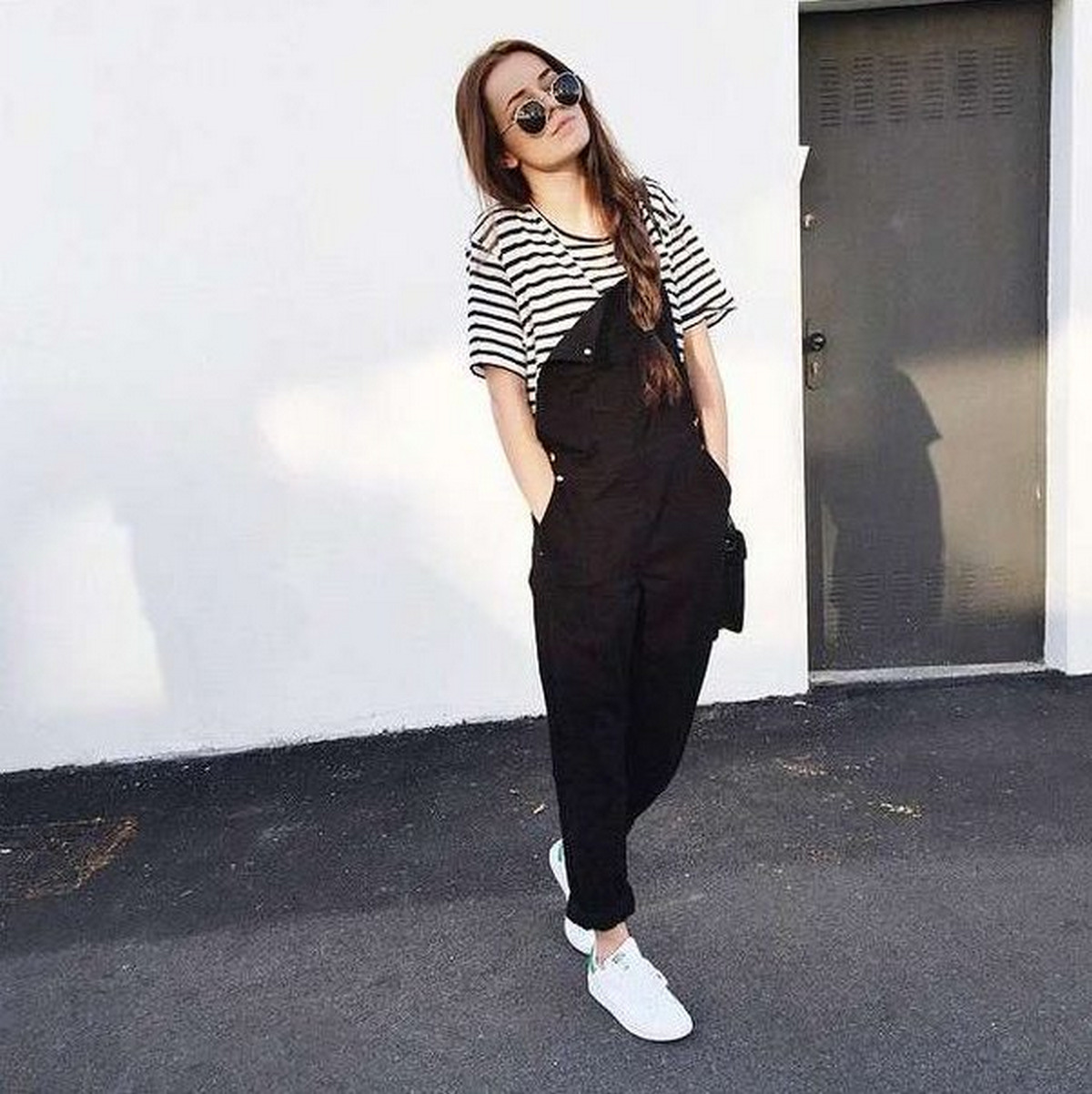 2-Stripes T-Shirt With Black Overalls