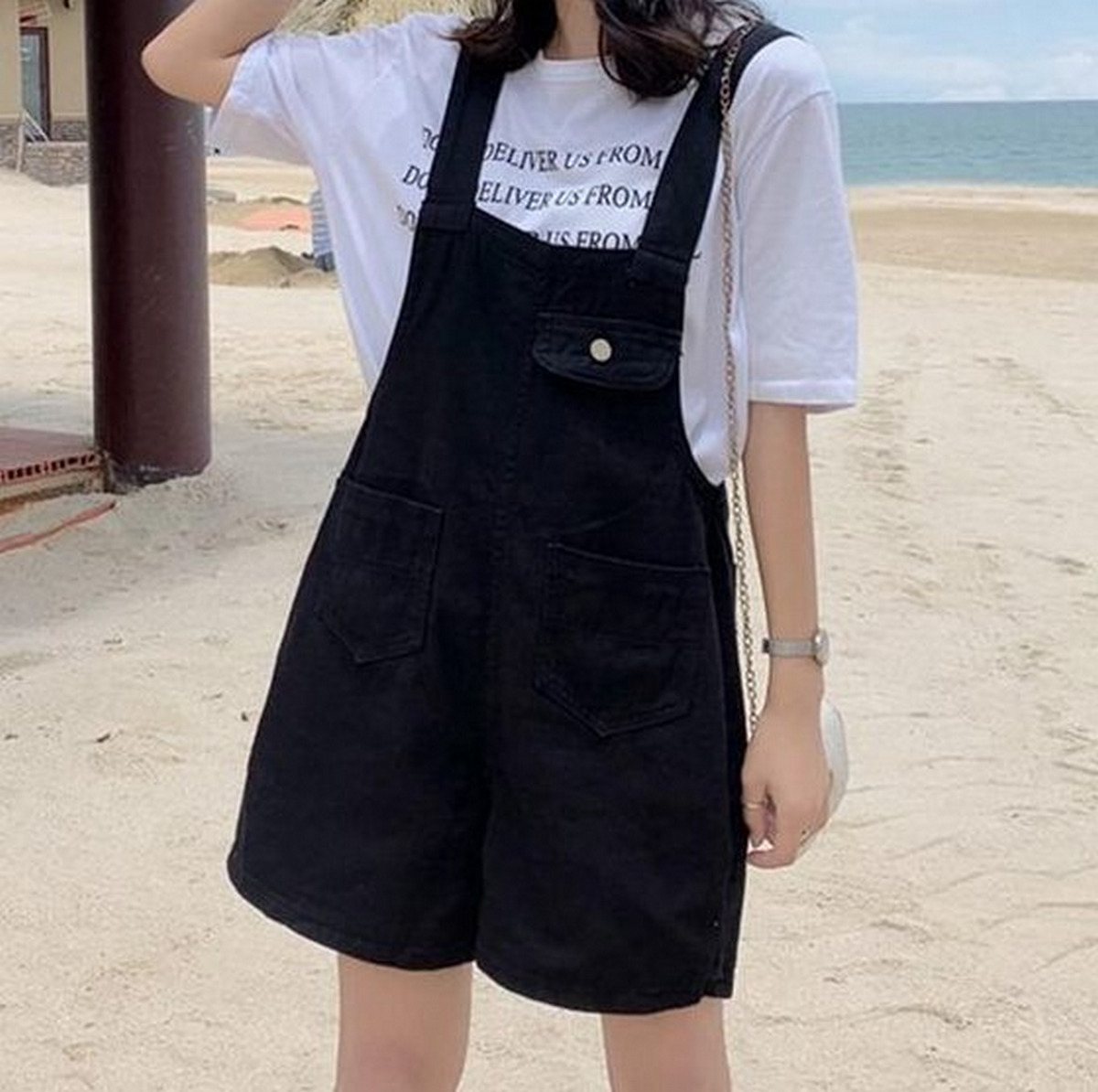 Oversize T-Shirt With Short Black Denim Overalls