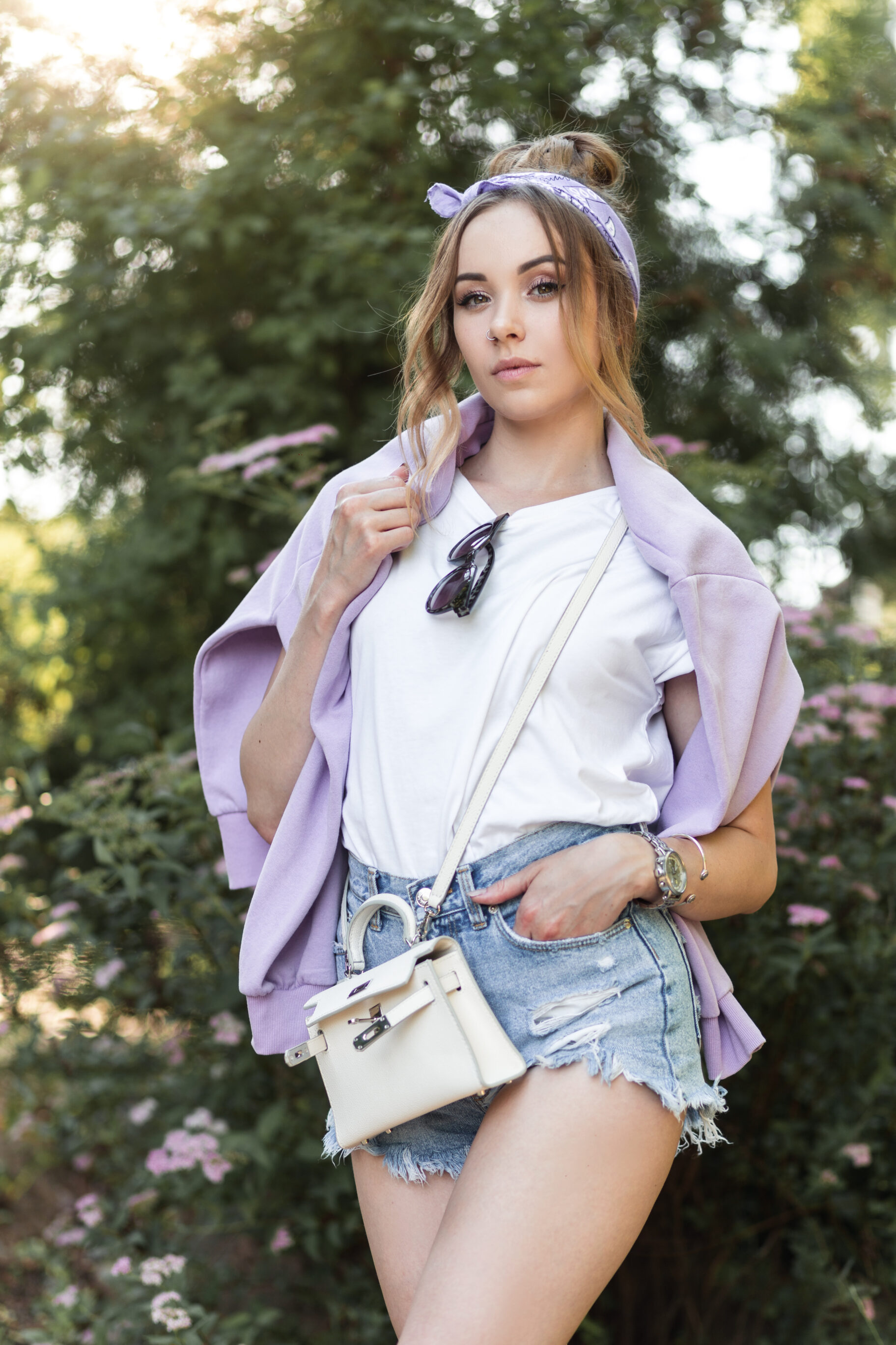 T-Shirt Combined With Ripped Jeans And Shorts