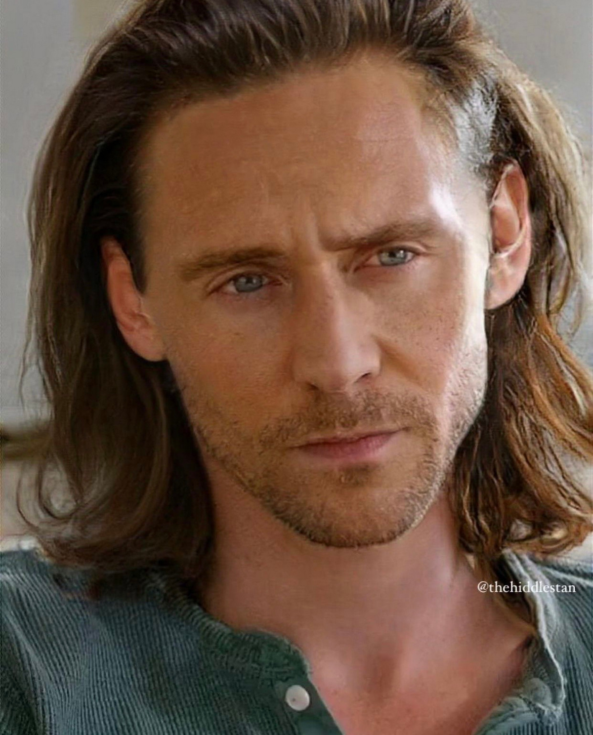 Tom Hiddleston Hairstyle – Cool Men's Hair