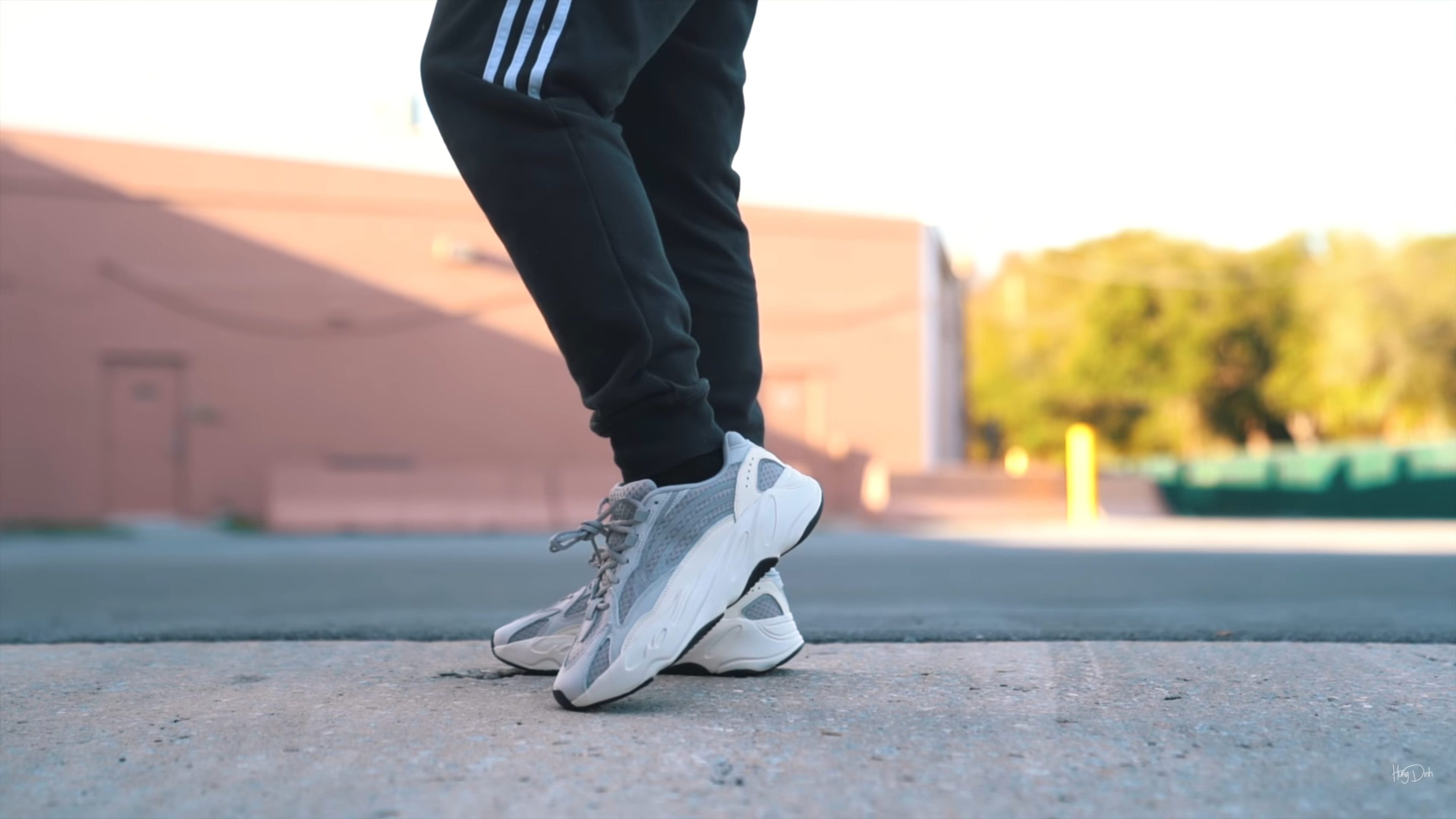 Yeezy 700 V2