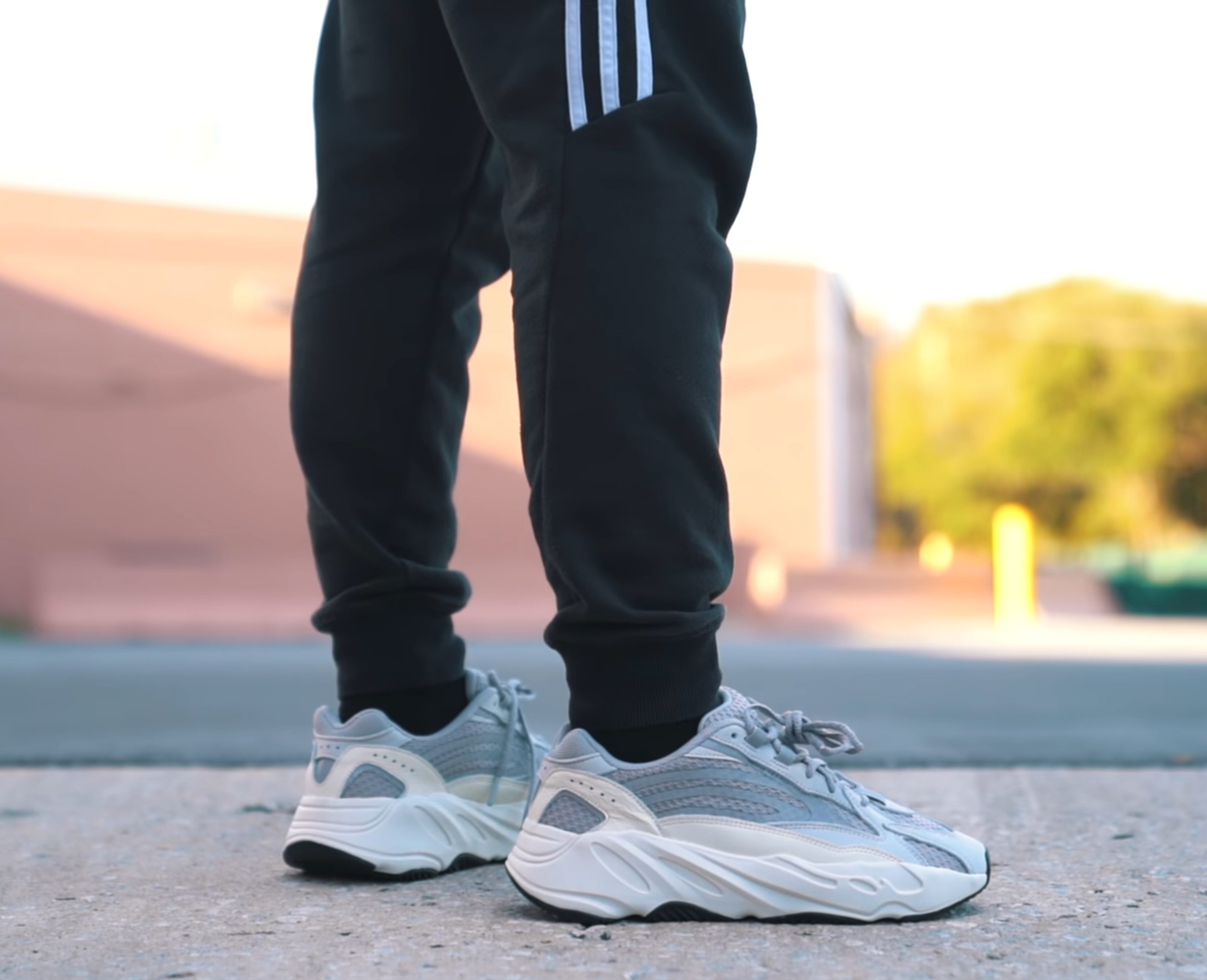 Adidas Yeezy 700 V2