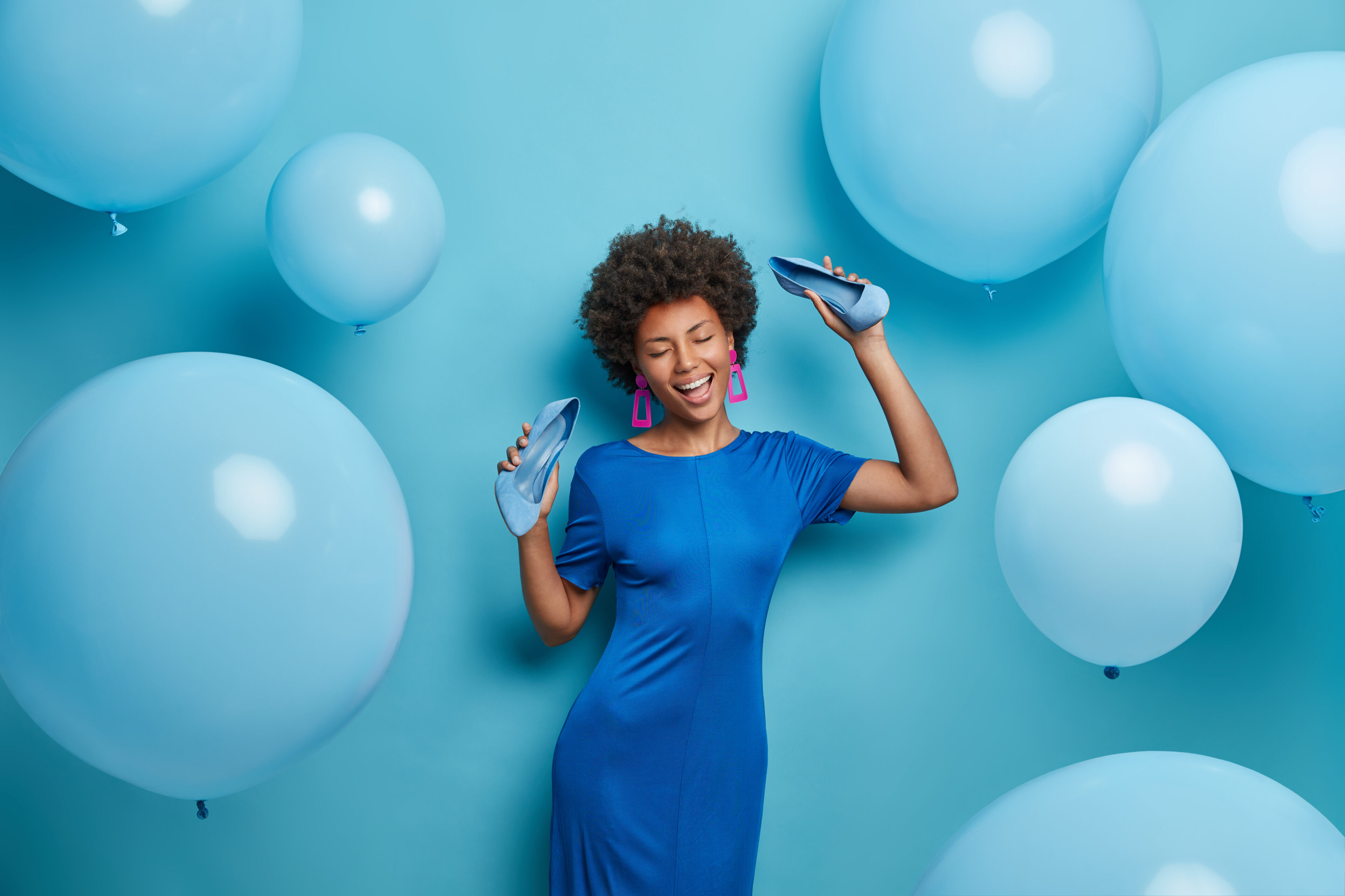 Blue Bodycon Dress And Blue Pumps