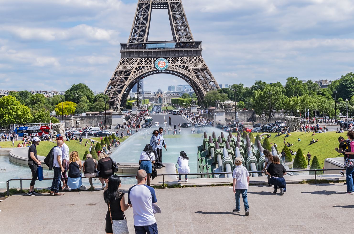 A crowd of French people near the Palais de Chaillot in Paris