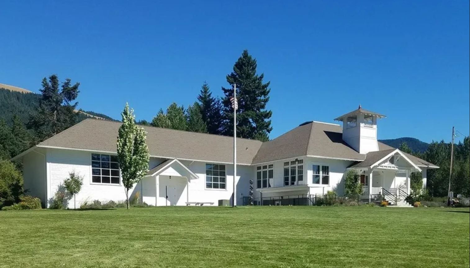 A vacant lot to hold events in Mt. Hood Town Hall