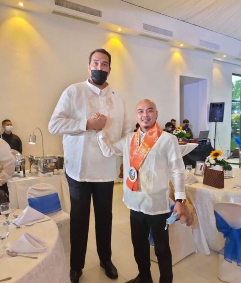 Retired professional basketball player Edward Joseph Feihl (left). Photo taken from Facebook by The Fraternal Order of Eagles - Philippine Eagles TFOE - PE.