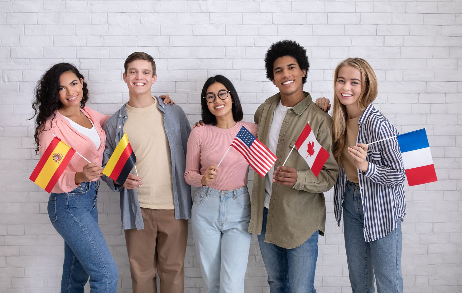 Spanish female student (left) is taller than the American female student (middle)