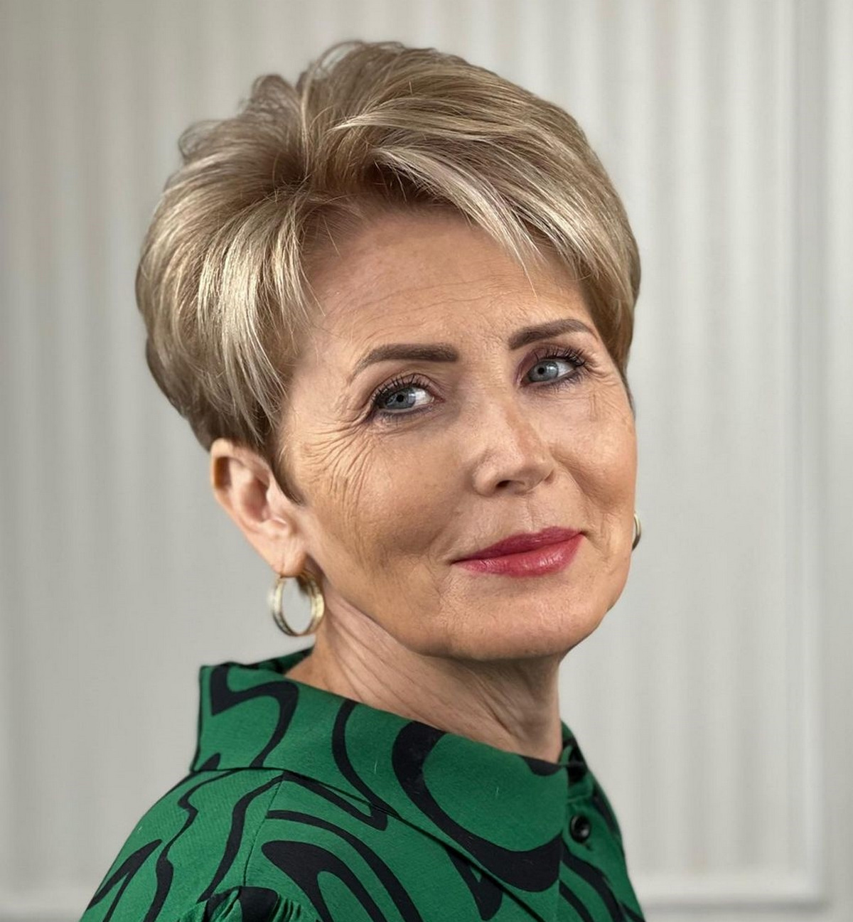 35 Short Hairstyles For Older Women Hood MWR