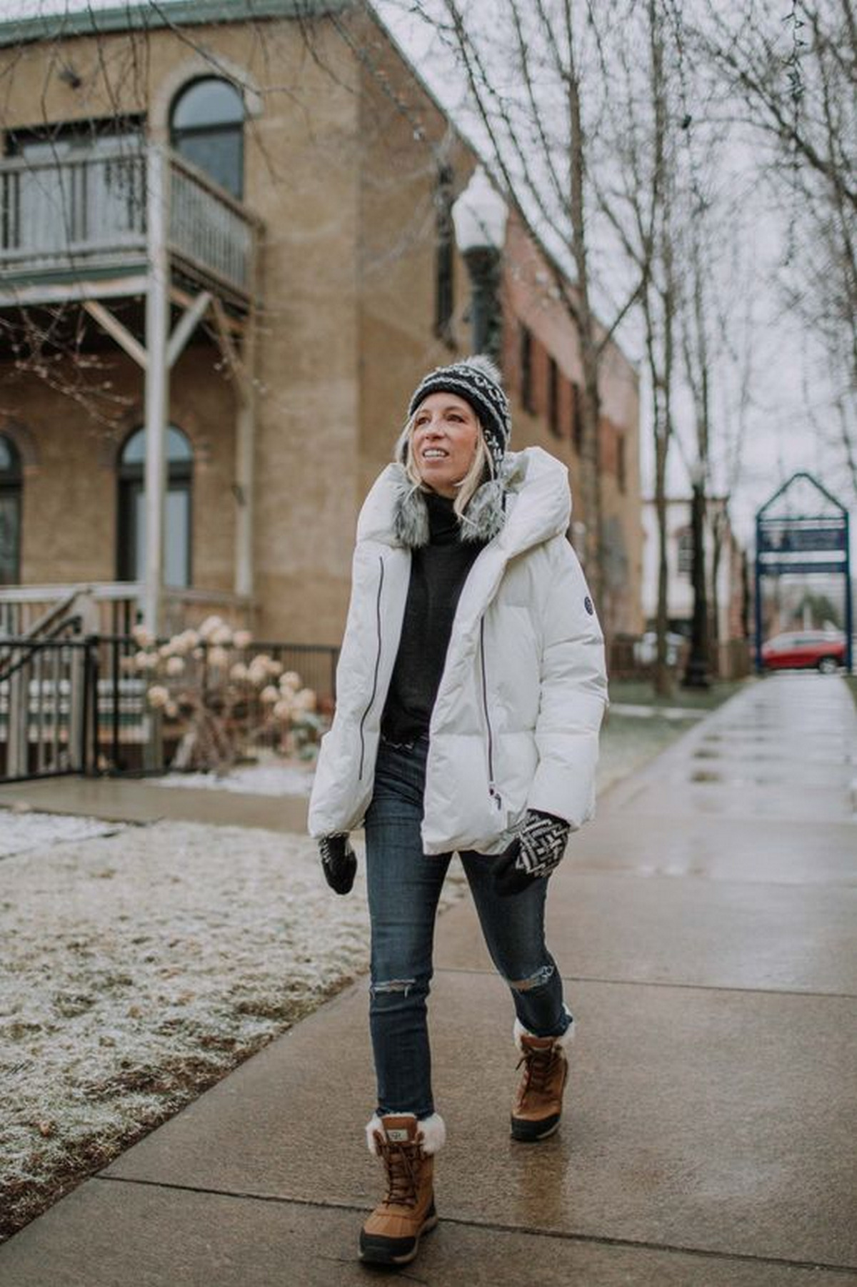 Pairing White Life Jacket And Skinny Jeans