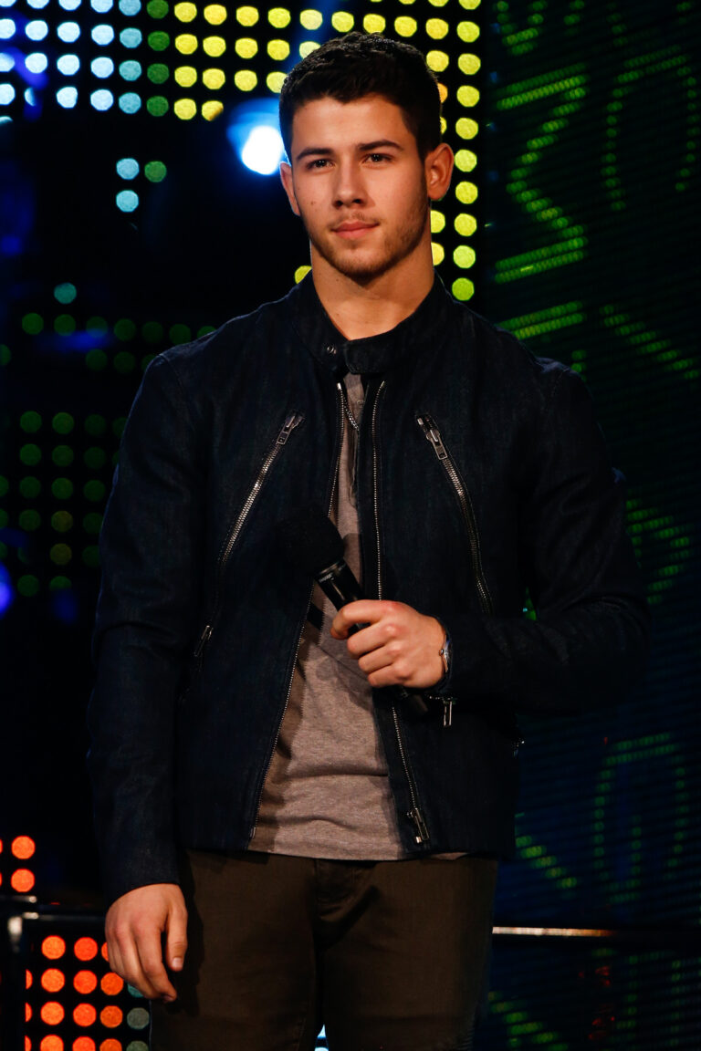 50 Most Famous Singers In The World Hood MWR