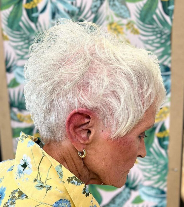 35-elegant-hairstyles-for-women-over-60-with-glasses-in-2024-long