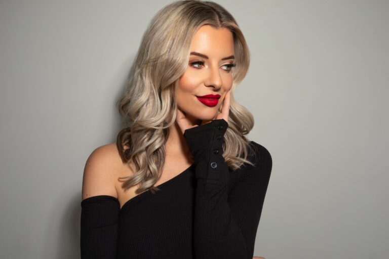 35 Smokey Ash Brown Hair Color Ideas for a Subtle Transformation