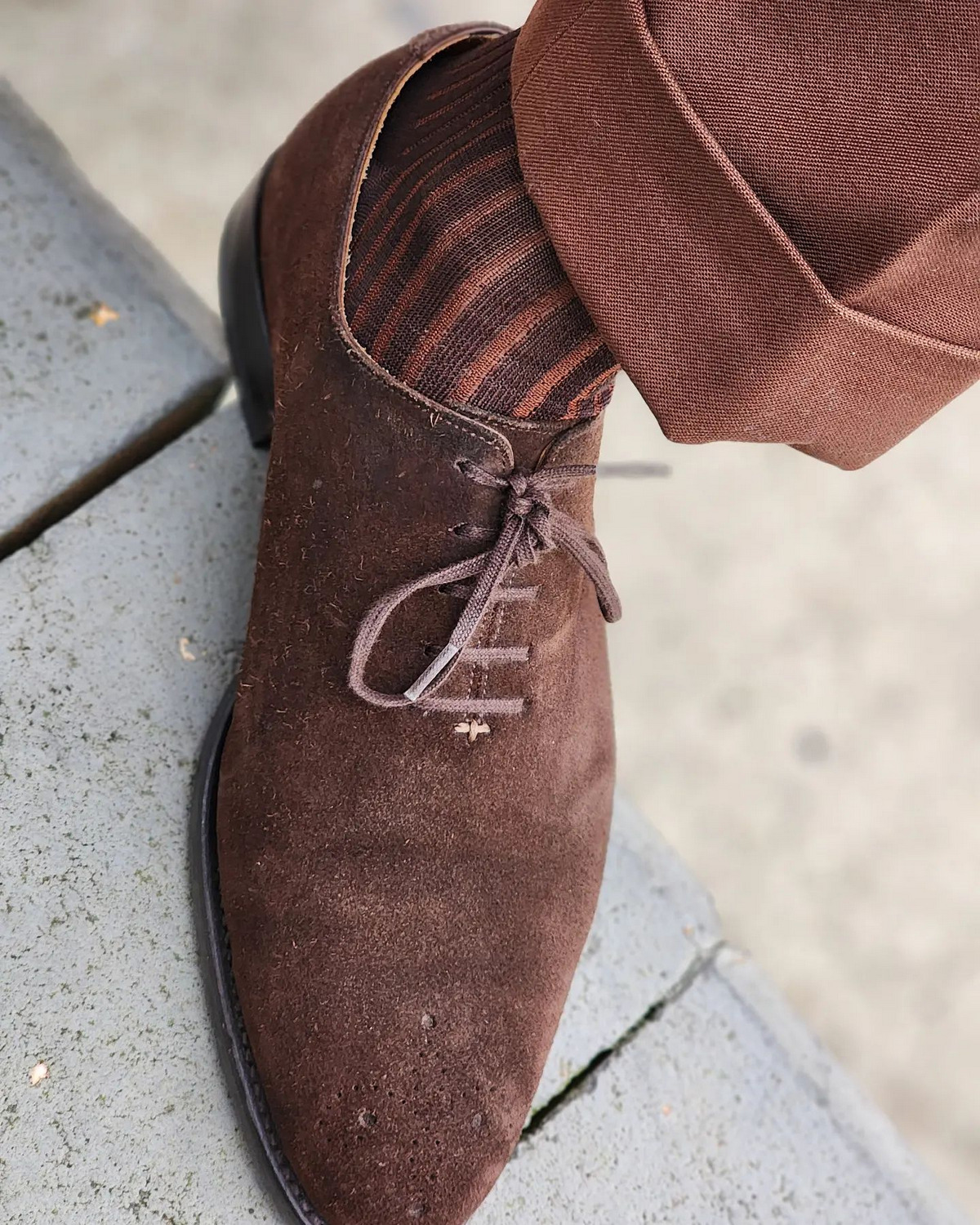 Brown Shoes Sock Color: Stylish & Comfortable Options for Every Look