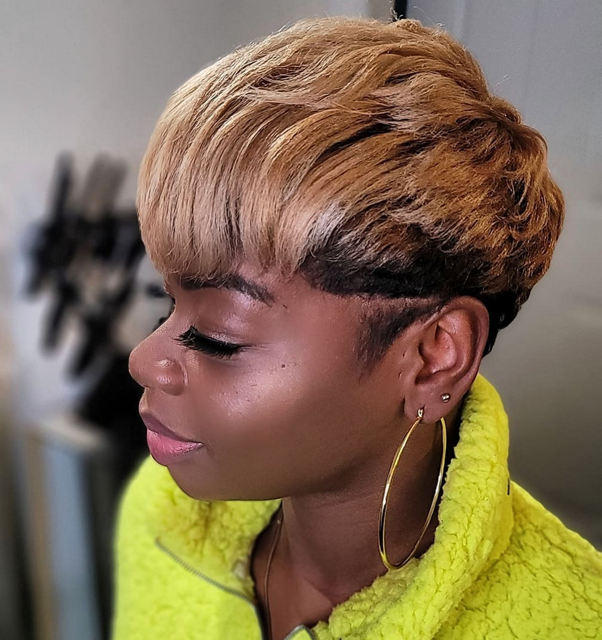 Blonde Cropped Cut With A Shaved Line