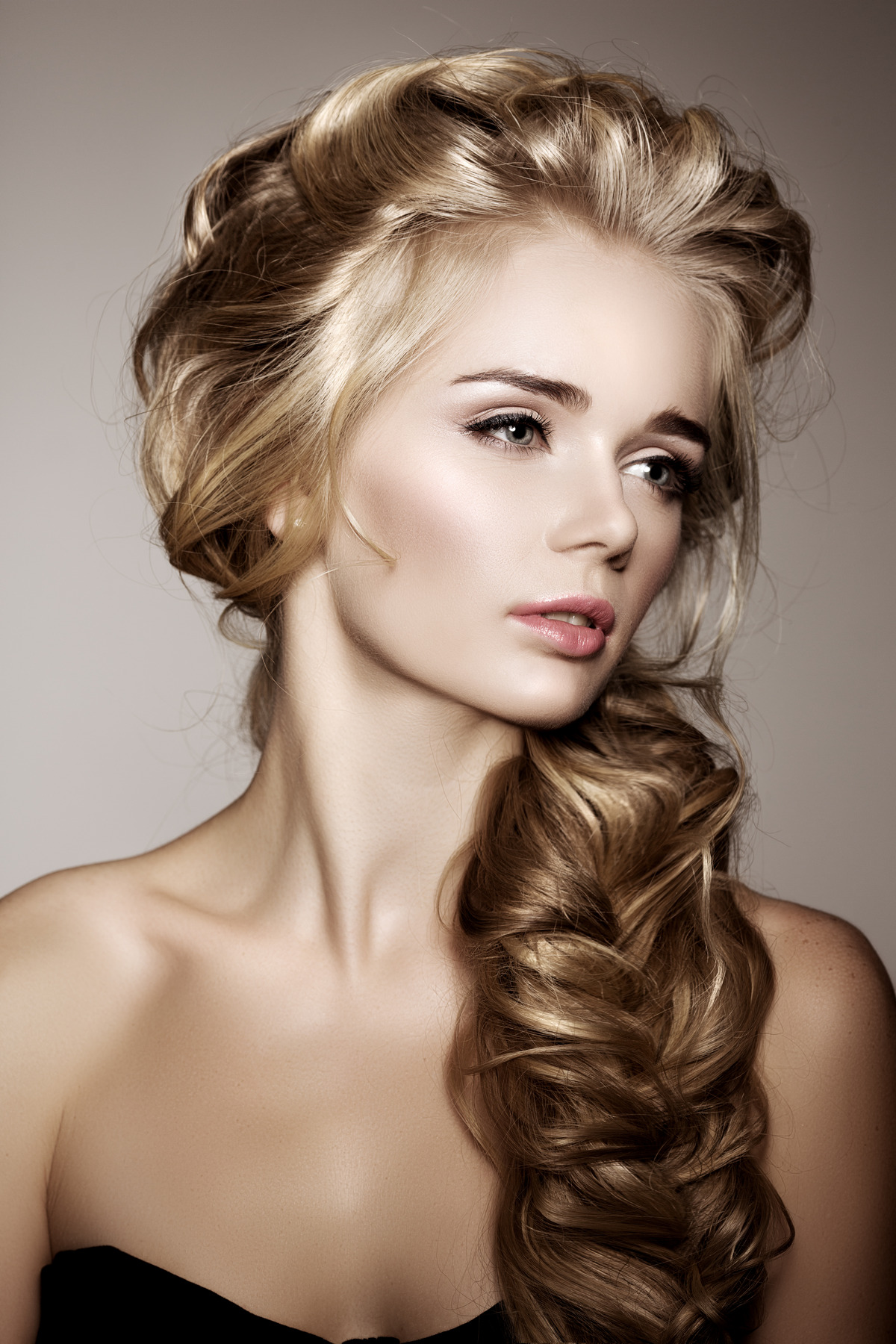 Shiny Waves Curls Braid Hairstyle In Cinnamon Brown