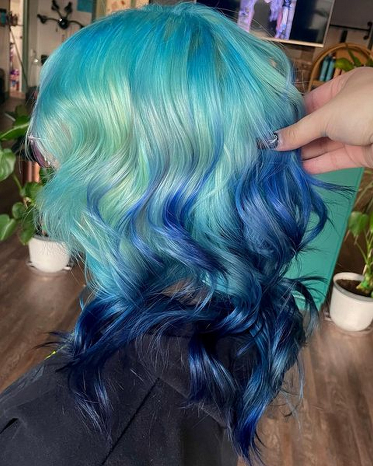 Layered And Wavy Color Melt Hair