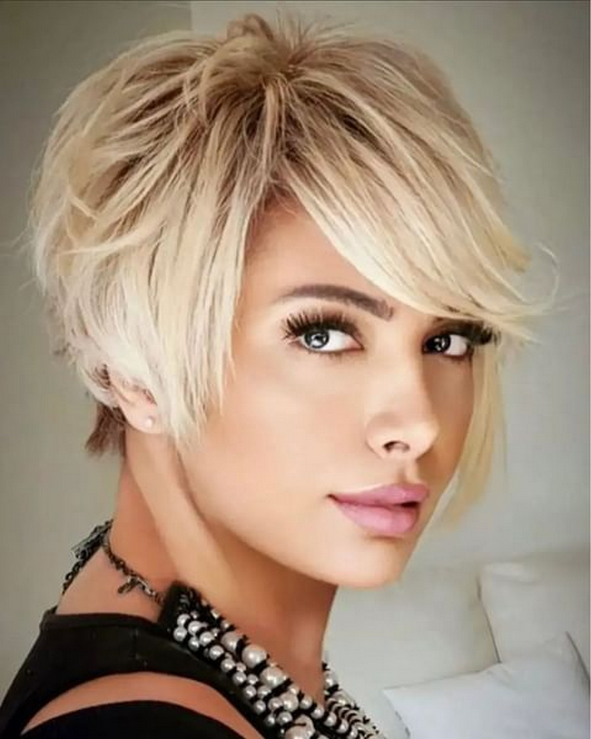 Platinum Blonde Side-Parted Pixie