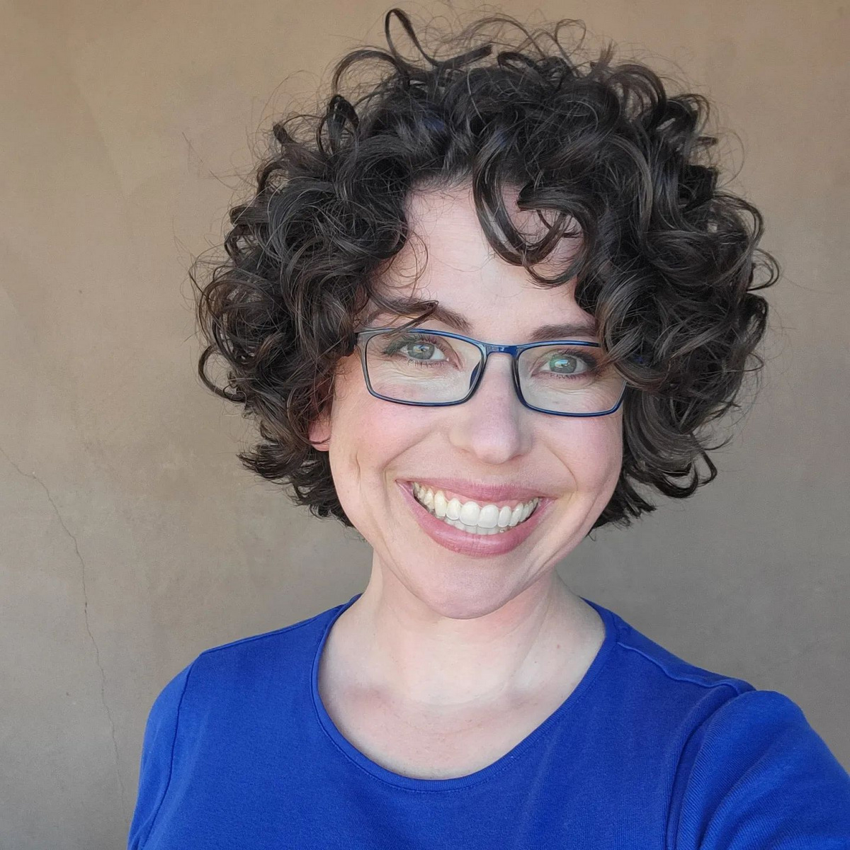 Short Rounded Wave Haircut