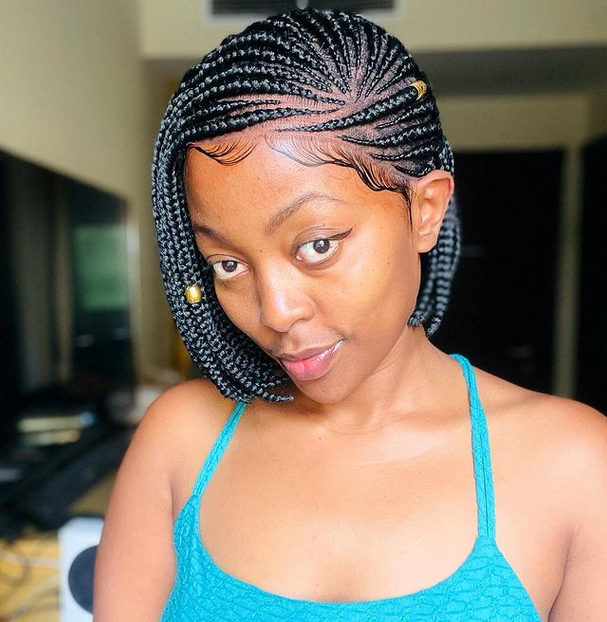 Side Parted Short Braids
