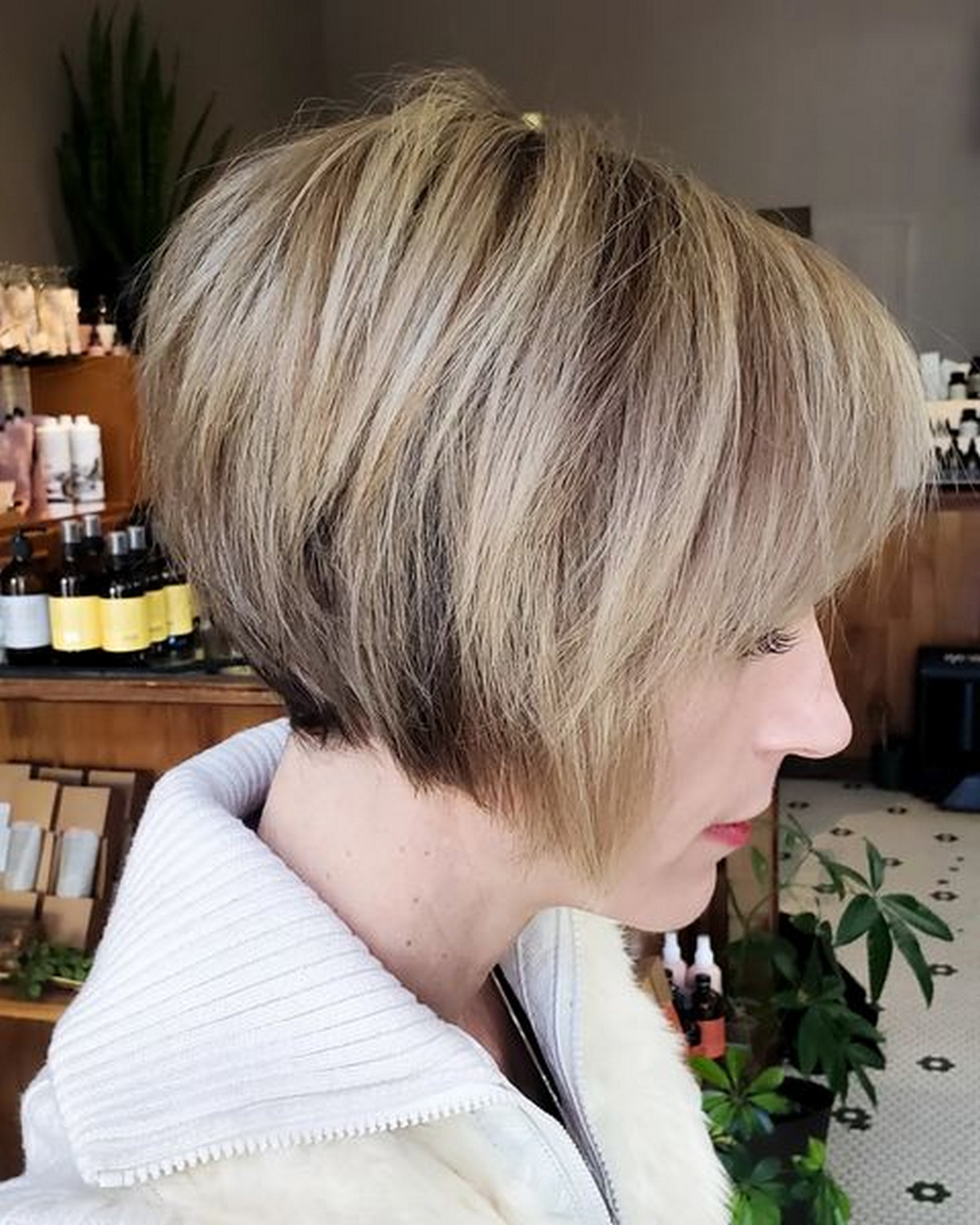 Stacked Pixie Bob With Feathered Crown