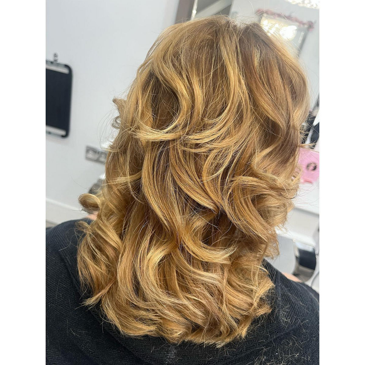Warm, Bouncy Hair With Layered And Wavy
