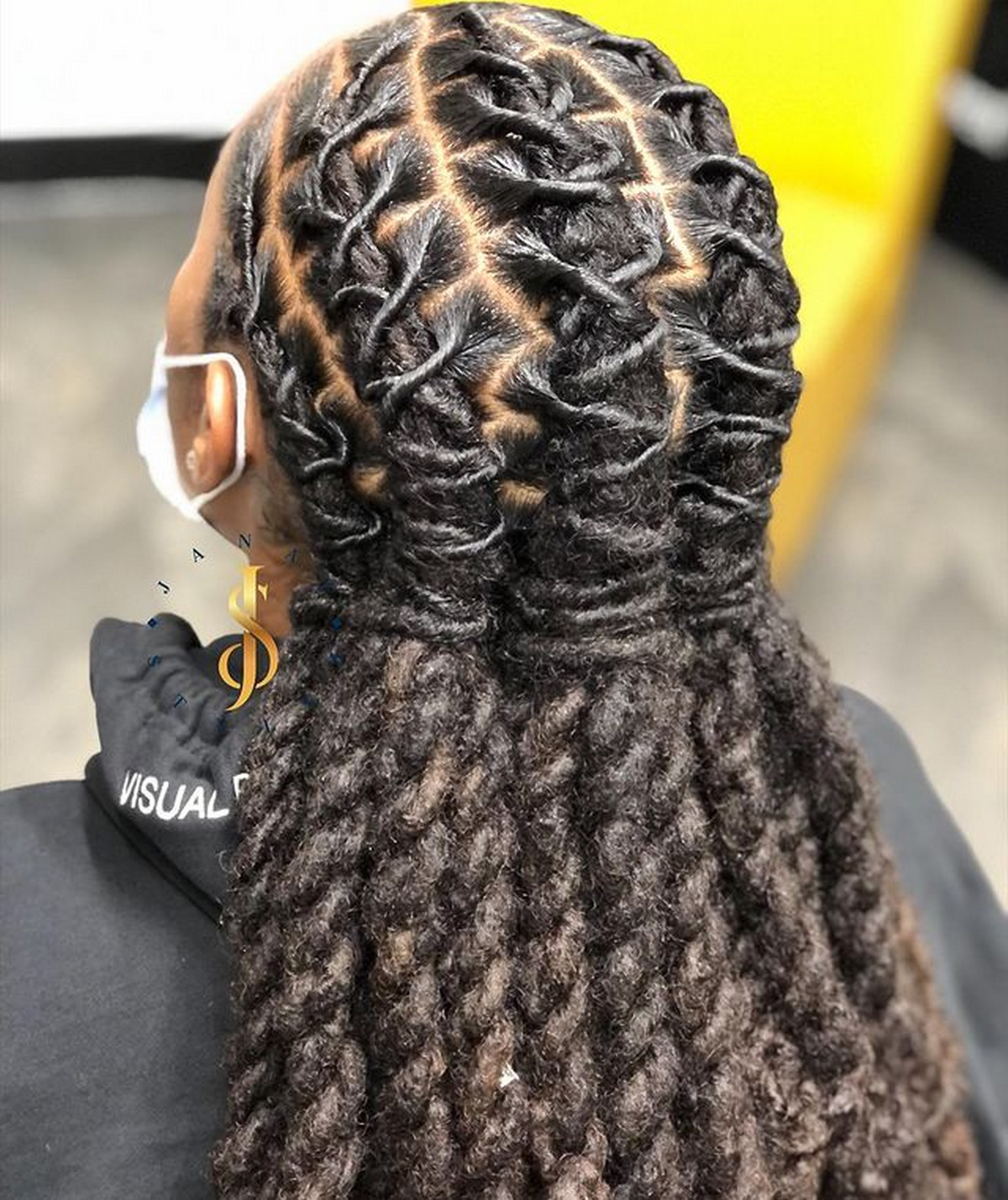 Long Dreadlocks In Jumbo Kinky Twists