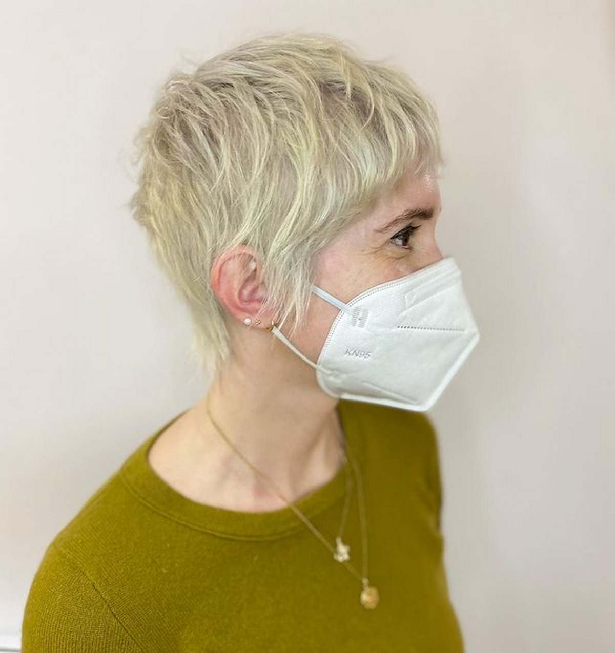 Messy razored pixie bob