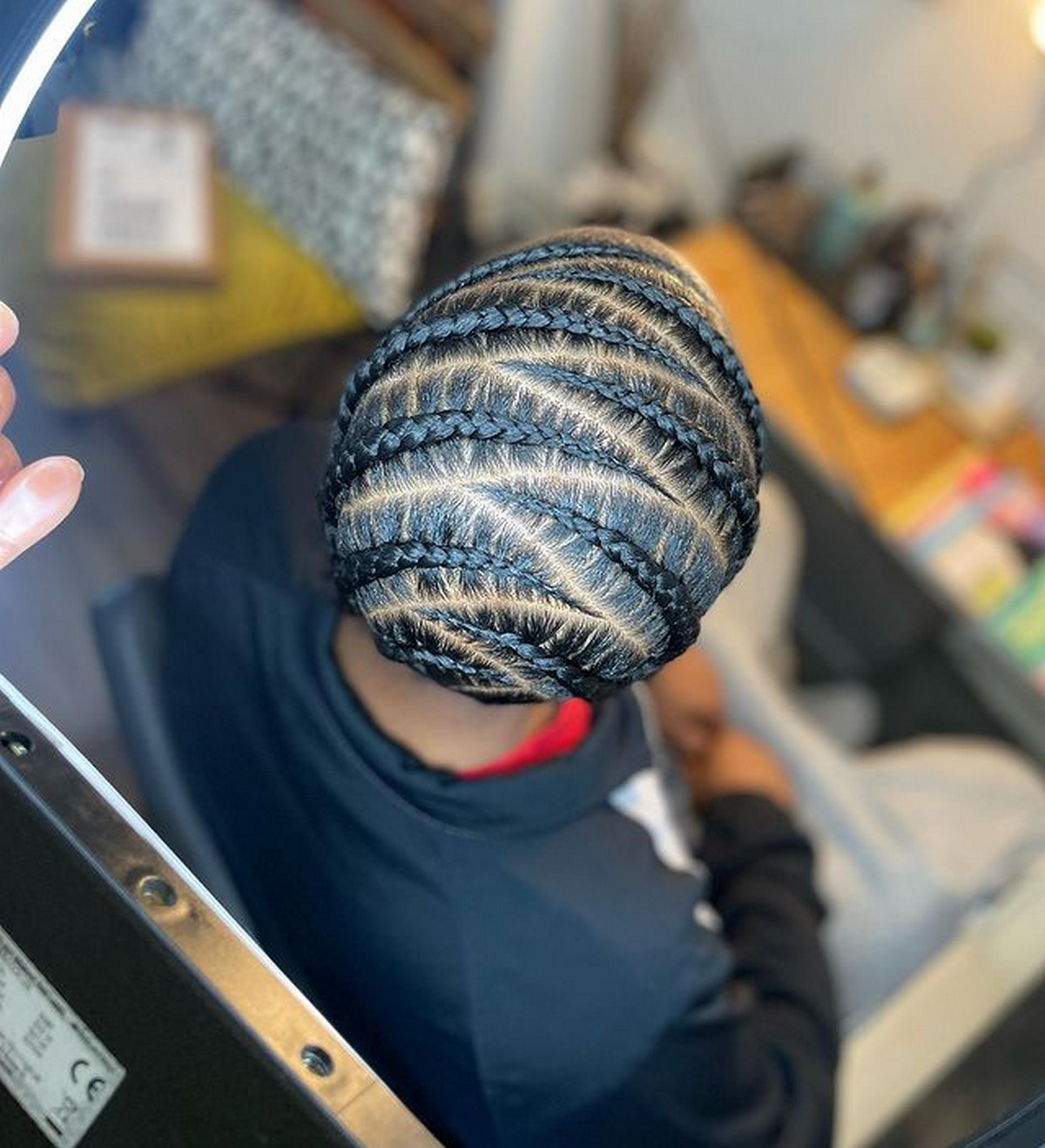 Zigzag parting hairstyle