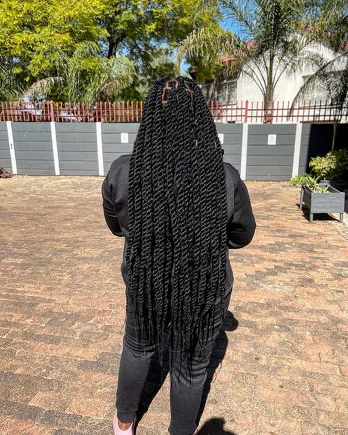 Thick Kinky Twists