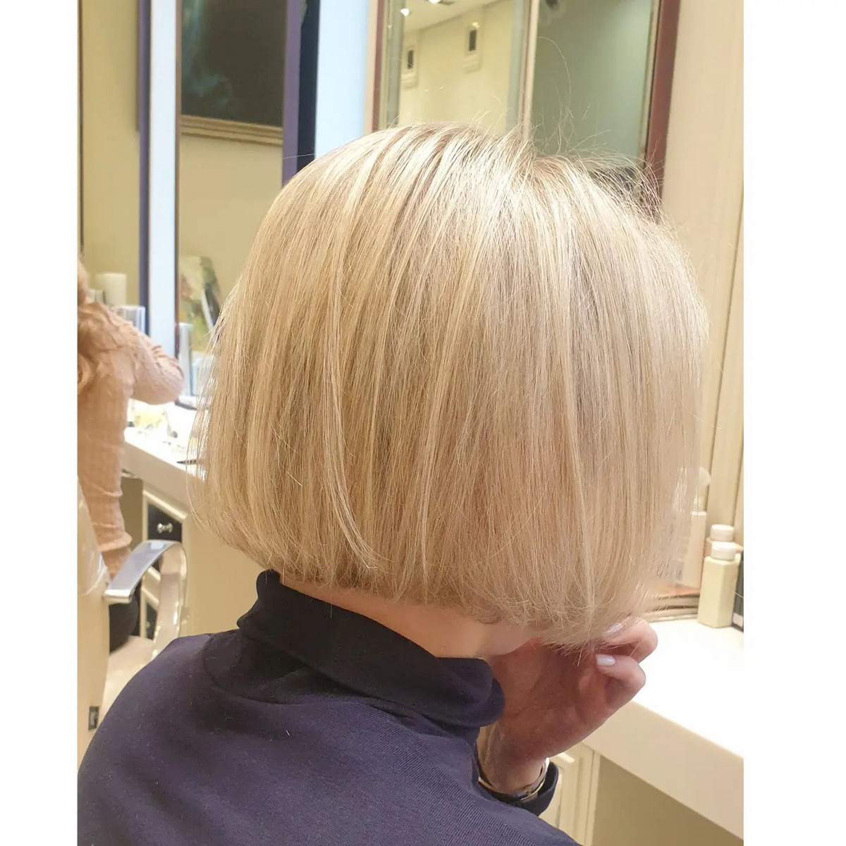 Shiny blonde sliced pixie-bob
