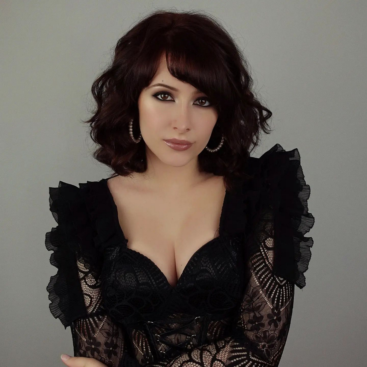 Side-Parted Short Wavy Hair