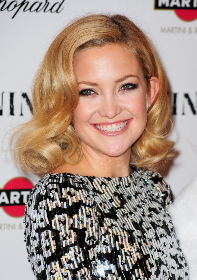 50 Celebrities with Beautiful Teeth Thanks To Wearing Invisalign - Hood MWR