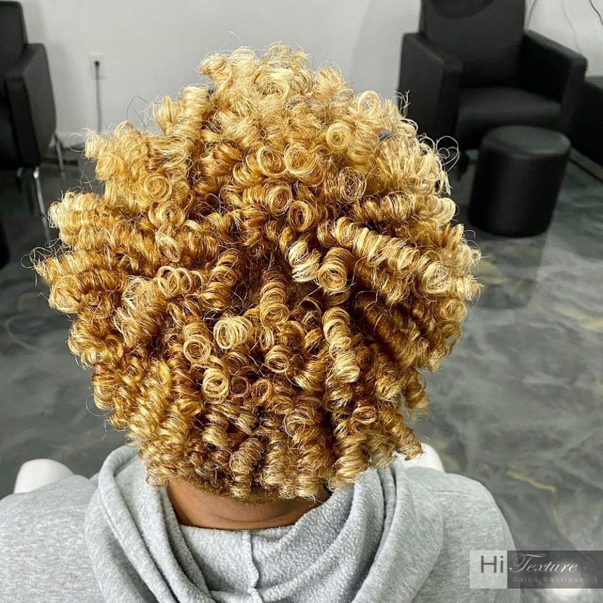 Blonde Easy Short Natural Curls