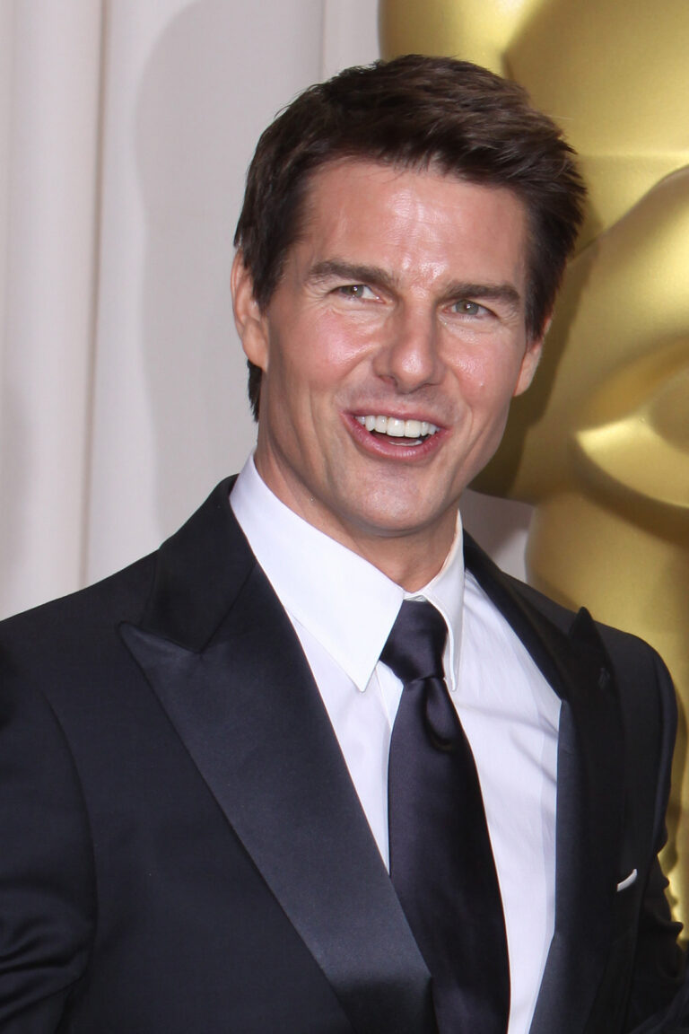 does tom cruise wear dentures
