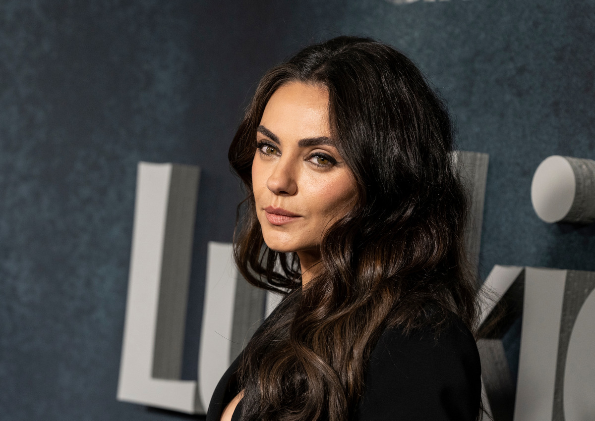 51 Famous Actresses With Black Hair - Hood MWR