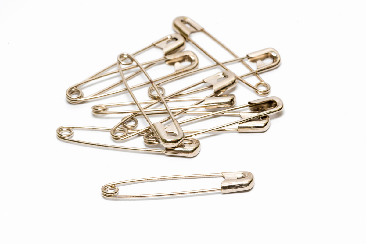 20 Small Safety Pins