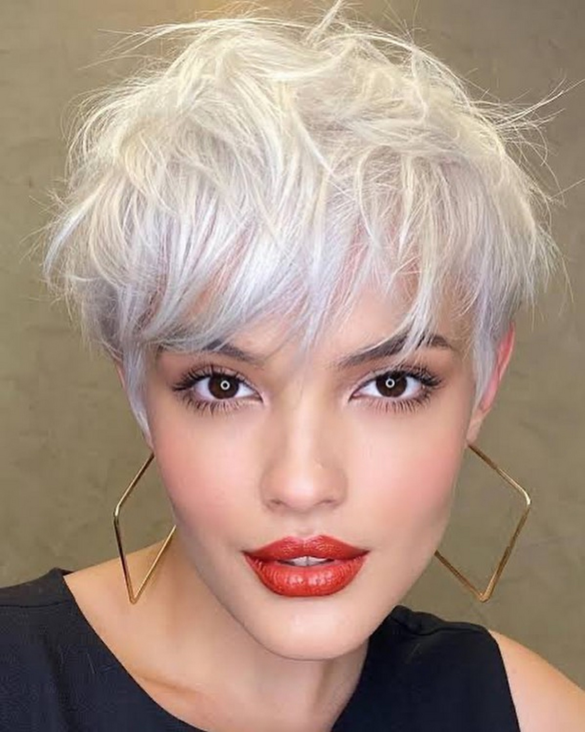 Edgy Short Sliver Pixie Cut With Messy Layer Bangs