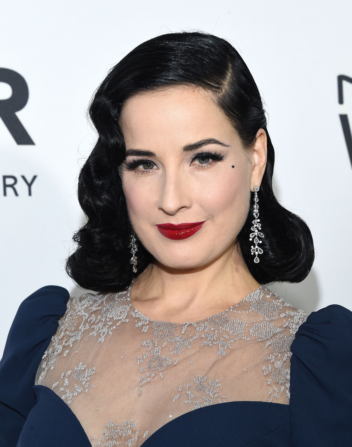 Dita Von Teese - Waves bob