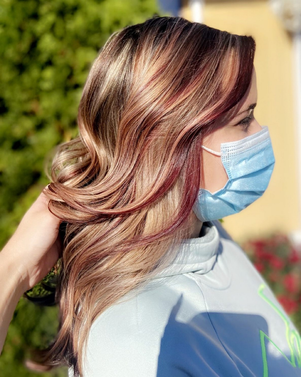Chunky Blonde Hair With Burgundy Highlights