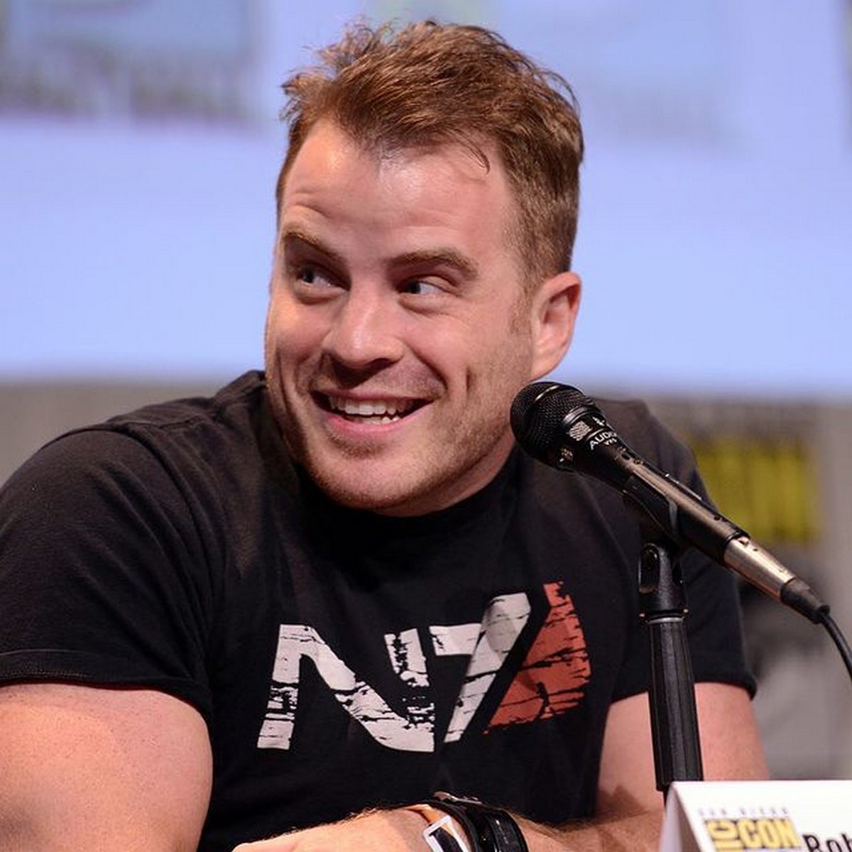 Robert Kazinsky