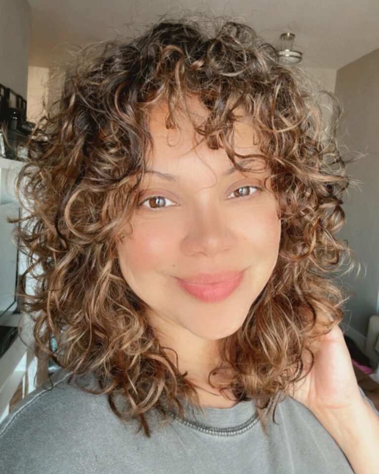 52 Women's Curly Mullet Hairstyles Embrace the Stylish Revolution