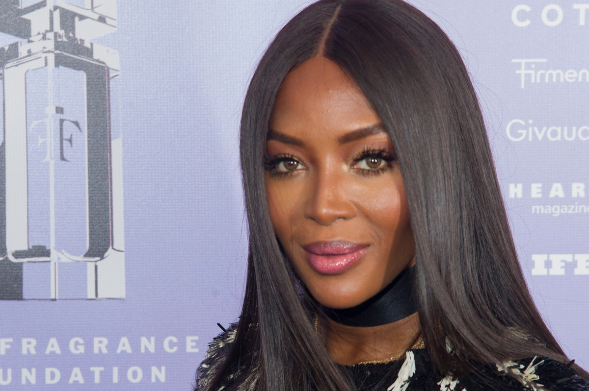 Naomi Campbell - Straight Hair With Middle-Part Bangs